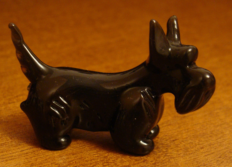 29. Скотч-терьер черное стекло