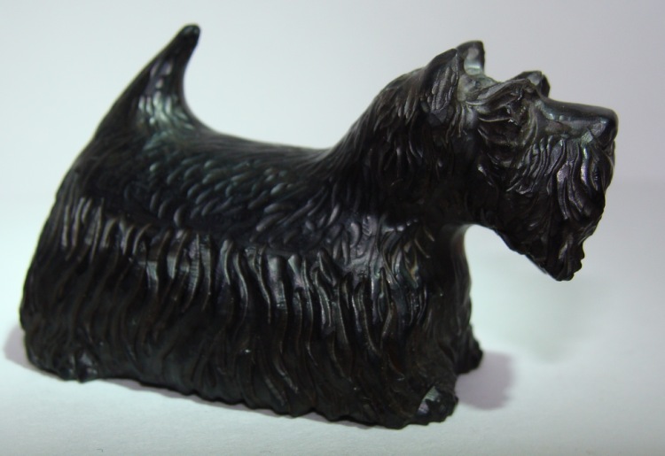 41. Угольный скотч-терьер